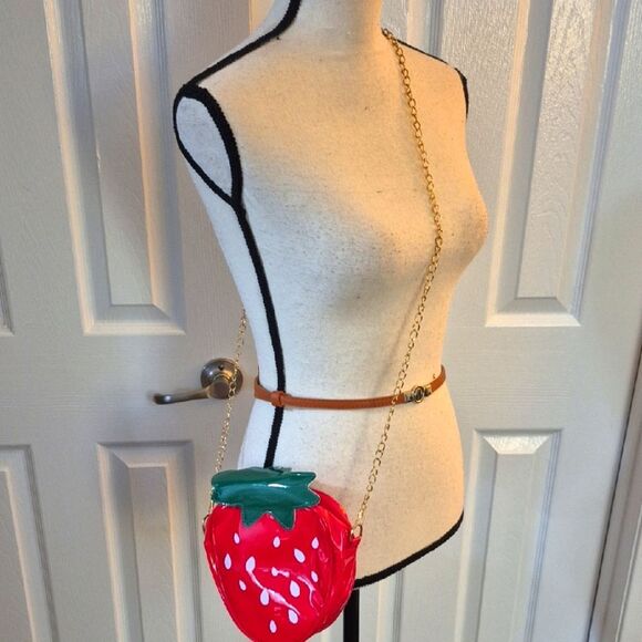 <<3/$30>> Strawberry Shaped Red Crossbody Bag - Picture 2 of 12